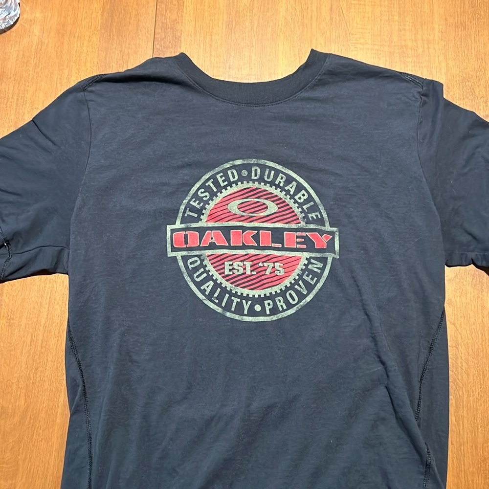 Oakley regular fit